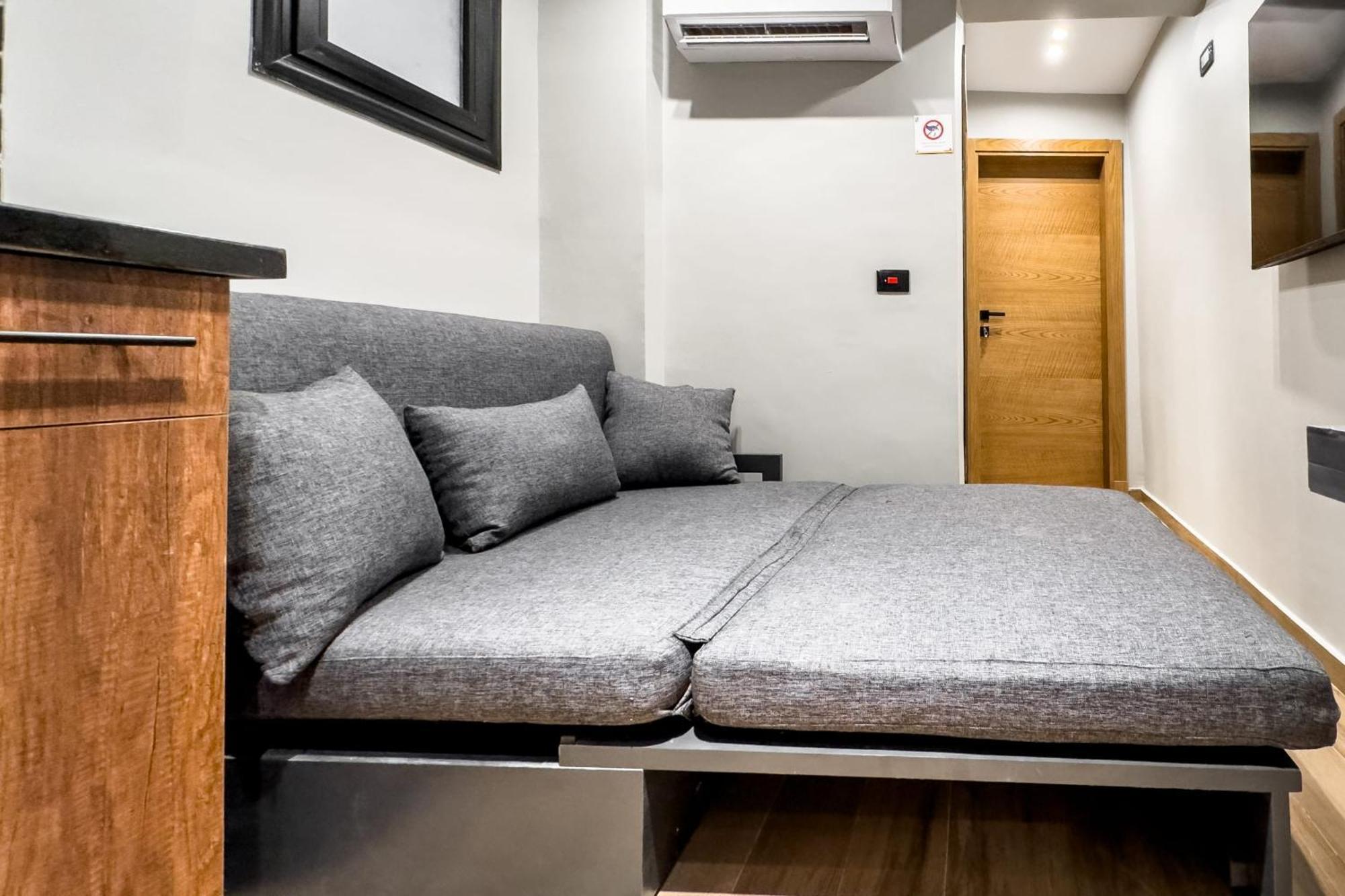 The 1bdr Slate Space W Jacuzzi 5min To Cai Airport Apartment
