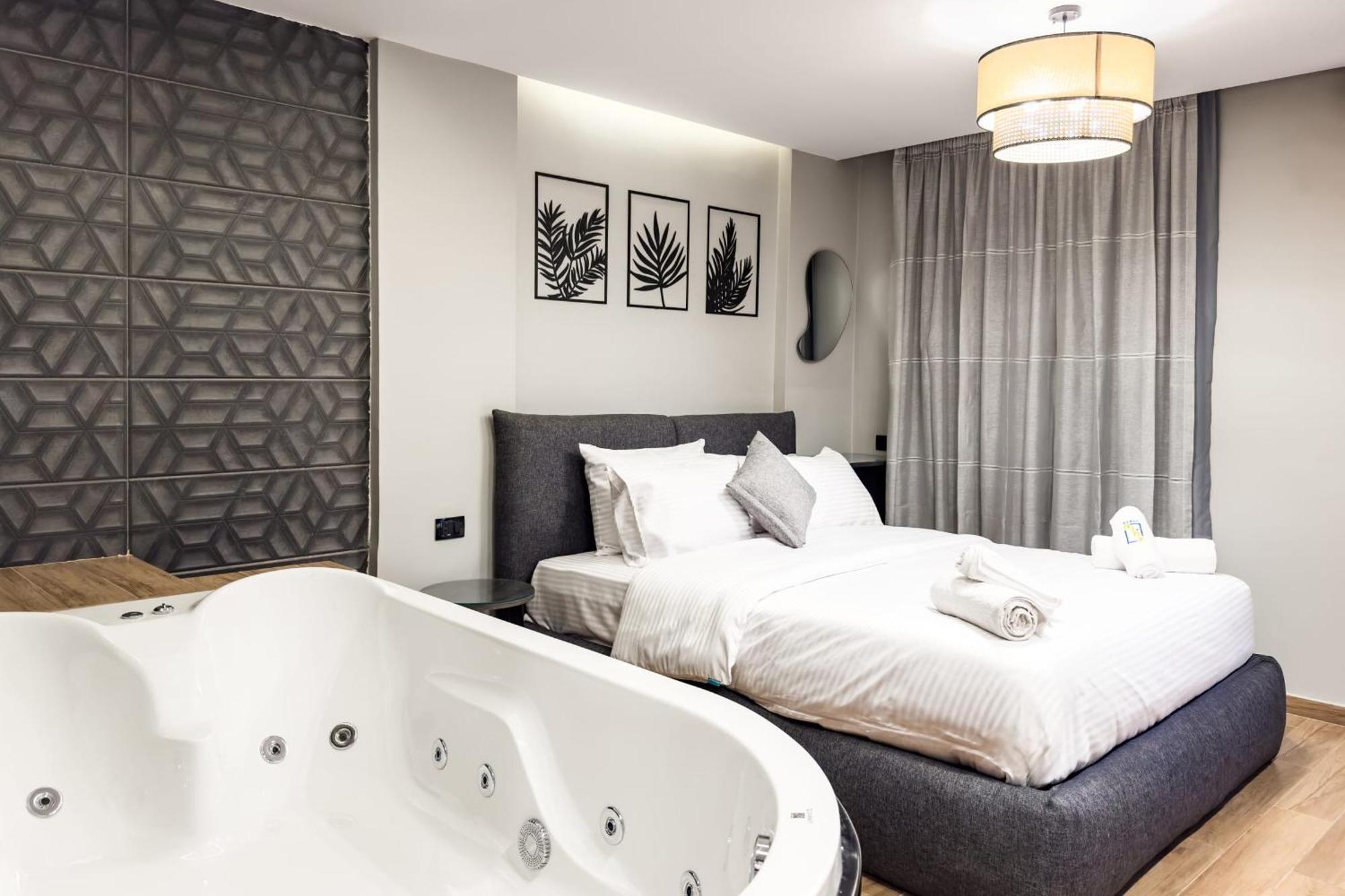The 1bdr Slate Space W Jacuzzi 5min To Cai Airport Apartment