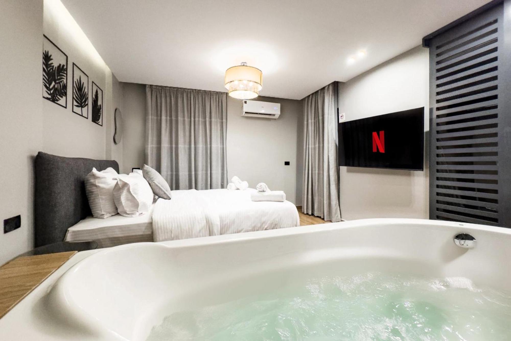 The 1bdr Slate Space W Jacuzzi 5min To Cai Airport Cairo